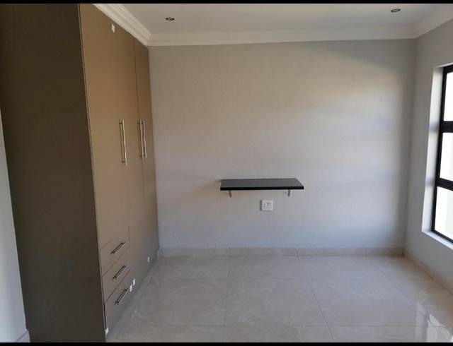 6 BEDROOM HOUSE FOR SALE IN SAVANNAH COUNTRY ESTATE